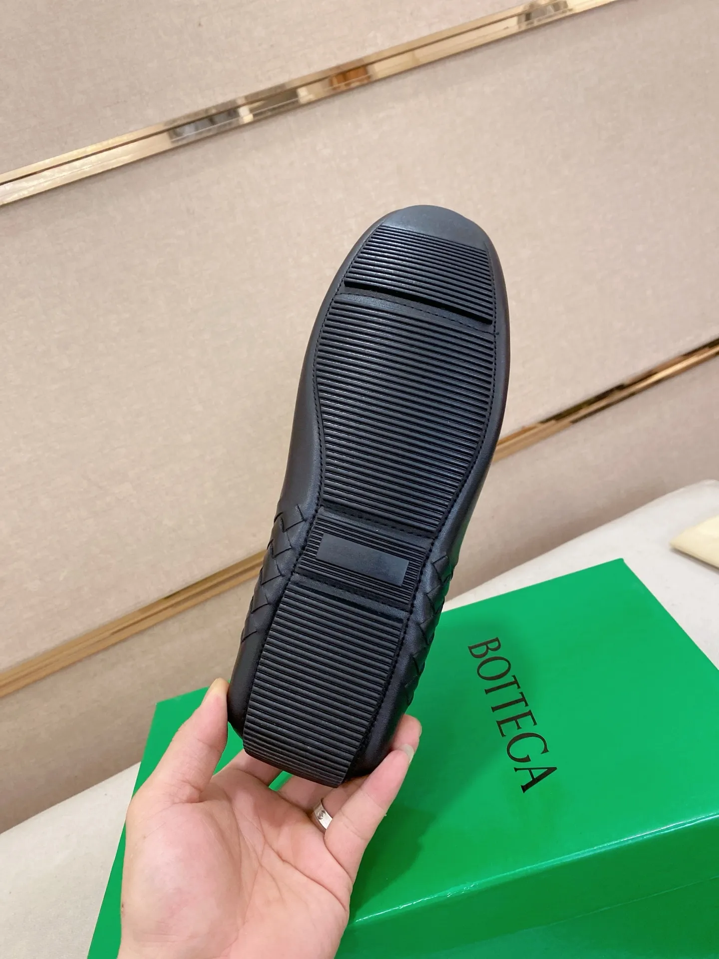 Men's shoes 💰 400💰 (Niu Li + Niu Pad) [BV] latest hot style‼ ️Casual men's shoes, uppers imported first-layer cowhide ➕Full imported cowhide lining✔️Exquisite workmanship, excellent foot feel, special rubber soles✔️, cool and fashionable, the latest fashion, fashionable outsole, hurry up. Code number: 38-44 (can be customized to 37.45, non-refundable)